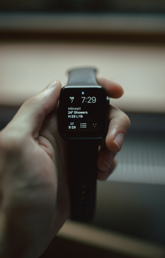 Smartphone with fitness tracker Pickaboo