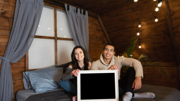 How to Use Your Smart TV as a Digital Photo Frame or Display Board (Bangladesh 2025)