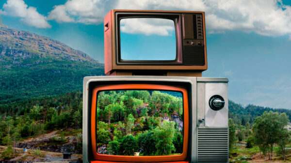 The Evolution of Smart TVs: From CRT to AI TVs in Bangladesh (2025)