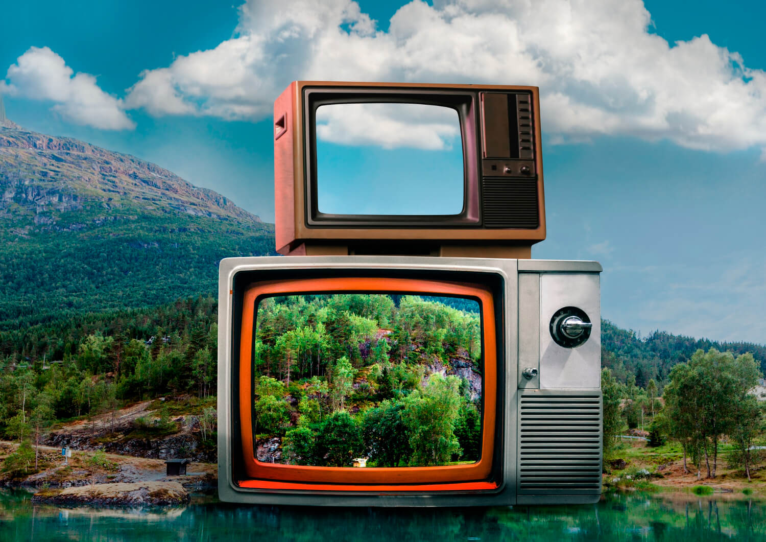 The Evolution of Smart TVs: From CRT to AI TVs in Bangladesh (2025)